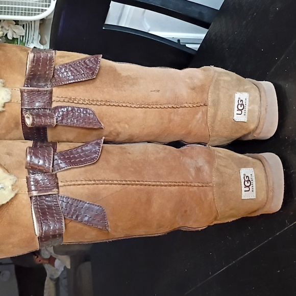 UGG GENEVIEVE BOWTRIMMED SUEDE BOOTS - Picture 12 of 16
